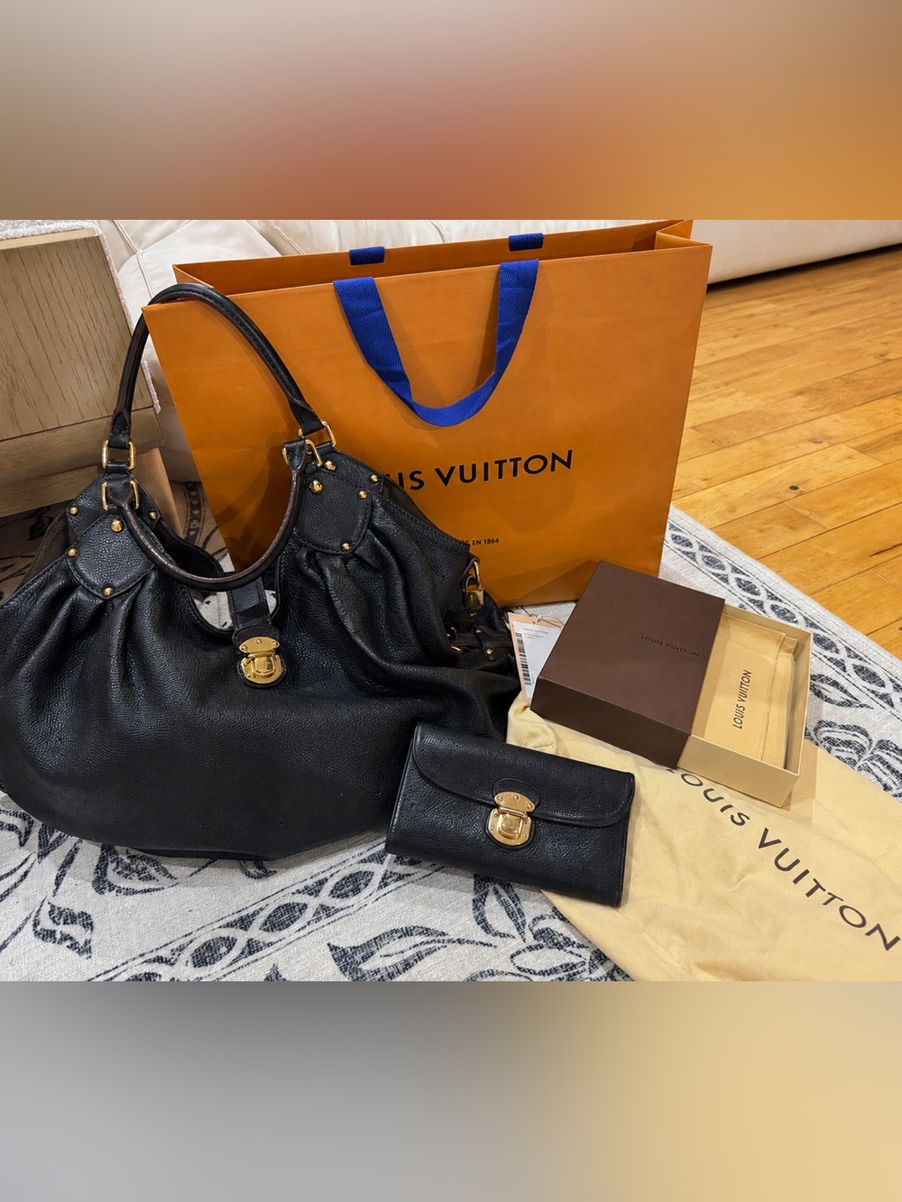 Louis Vuitton XL Hobo Mahina Leather Bag and Wallet Black Nior